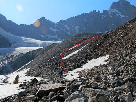 Фото 22.13. На леднике Кшемыш. Перед подъёмом в моренный распадок