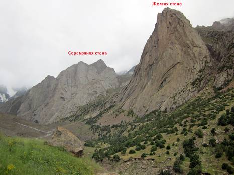 Фото 30.9. Скальные стенки Каравшина со стороны ручья Кара-Суу